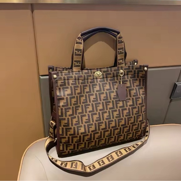 2024 New Trendy Versatile Large Capacity Tote Bag Letter Printed Crossbody Bag. - Picture 2 of 3